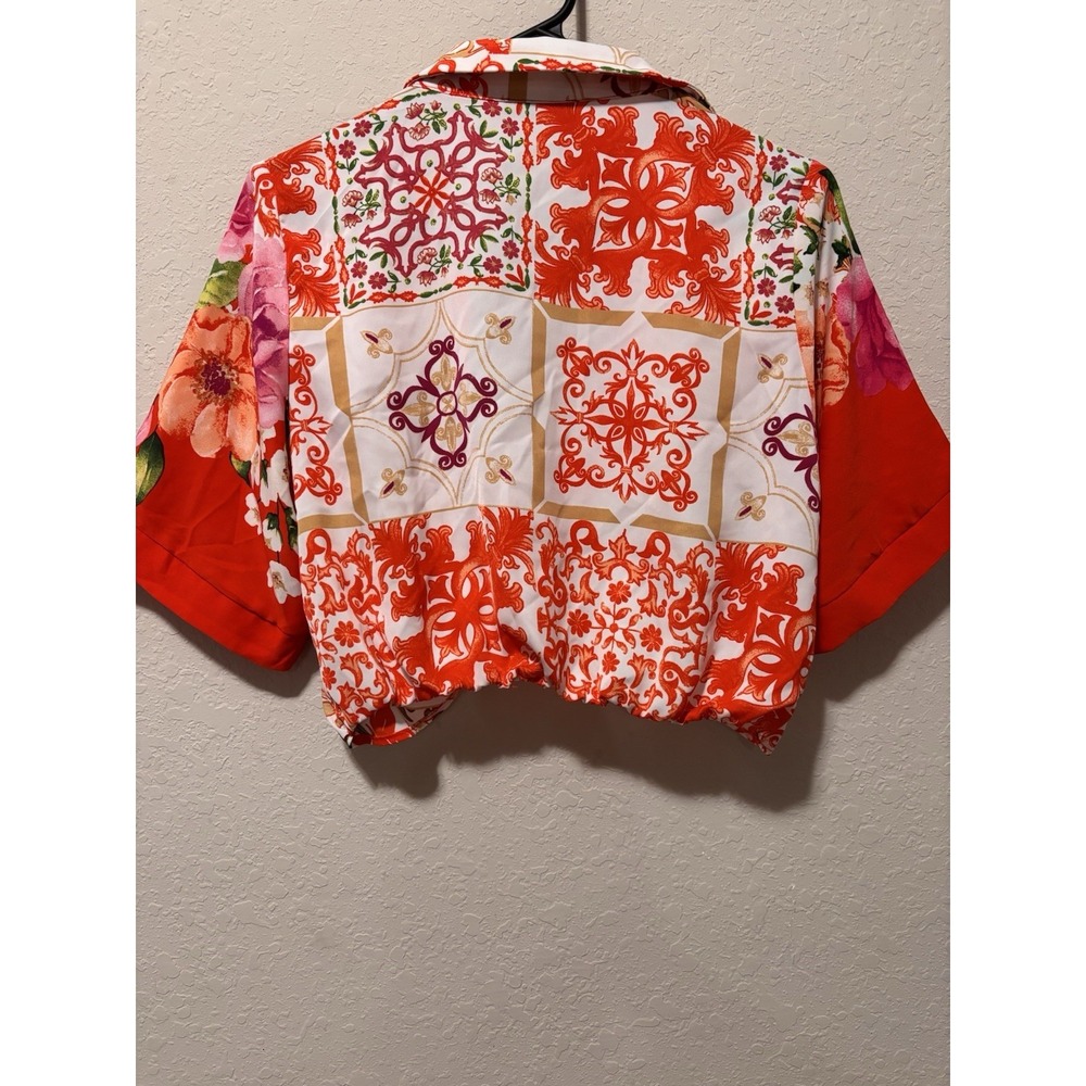 LULUMARI Size M Floral Tile Print Wrap Front Crop Blouse Satin Crossover Top - Picture 5 of 12